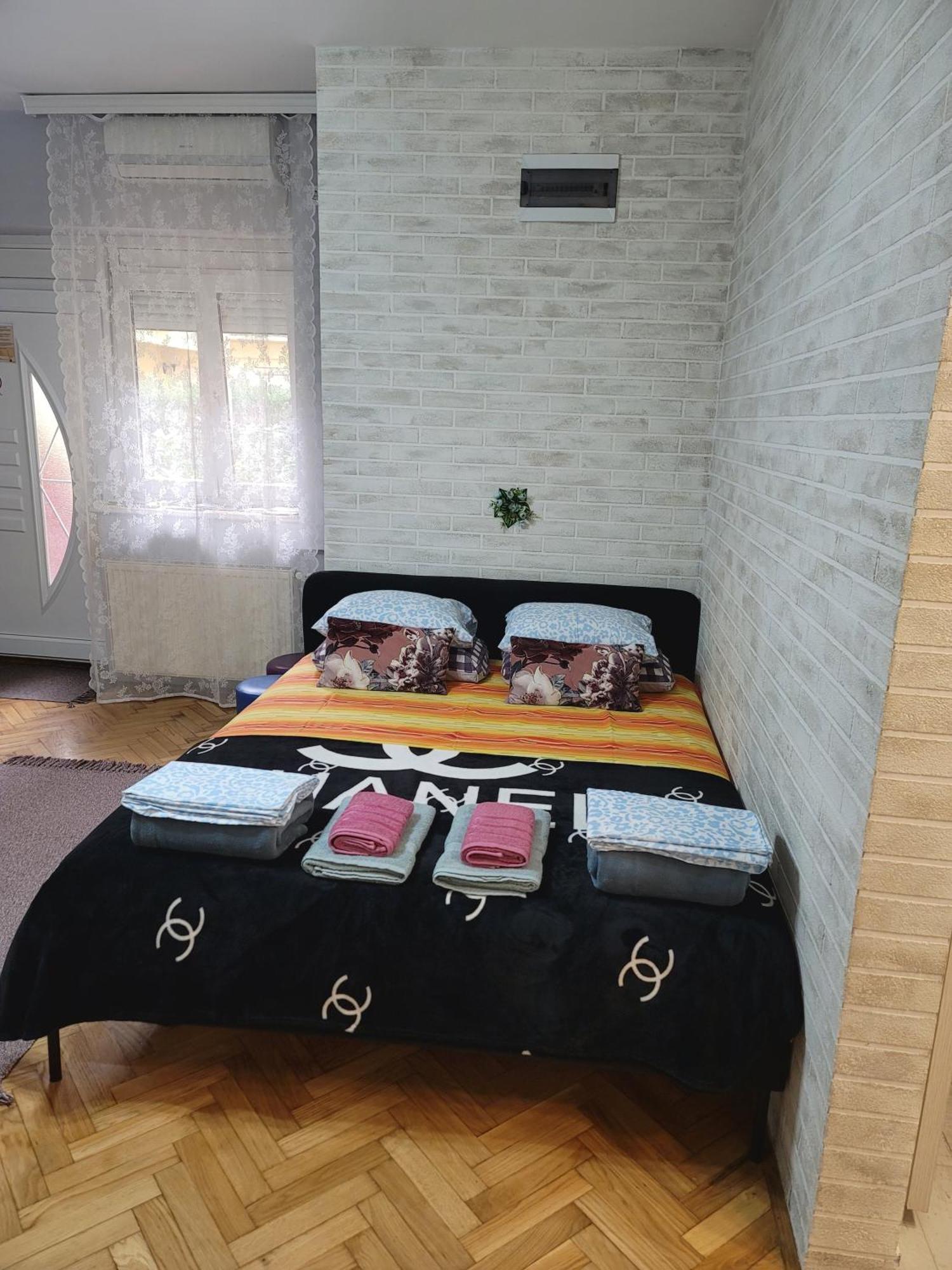 Apartman "Garden" With Underground Parking Novi Sad Exterior foto