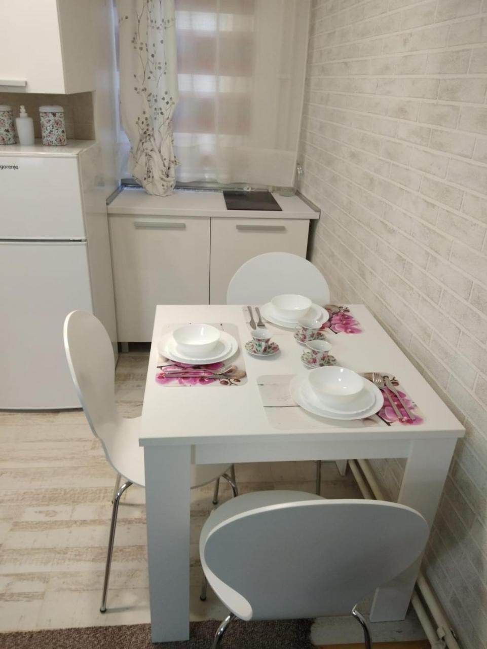 Apartman "Garden" With Underground Parking Novi Sad Exterior foto